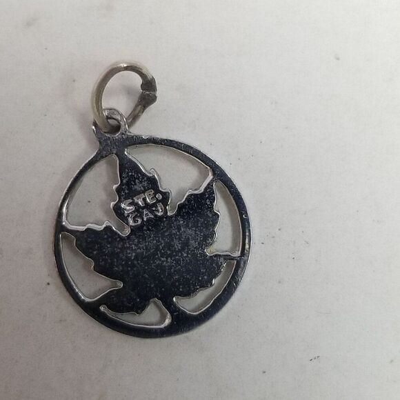 Vintage Sterling Silver Maple Leaf Pendant Charm, Etched Cutout Design, Estate - Picture 4 of 7